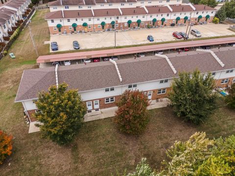 Tiny photo for 105 E Lincoln Street #K, Normal, IL 61761 (MLS # 12507898)