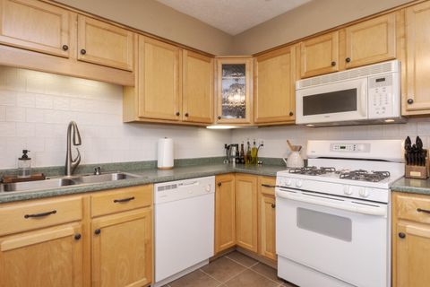 Tiny photo for 105 E Lincoln Street #K, Normal, IL 61761 (MLS # 12507898)