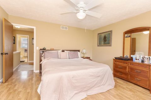 Tiny photo for 105 E Lincoln Street #K, Normal, IL 61761 (MLS # 12507898)