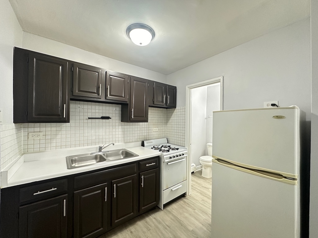 4537 N Dover Street 1D