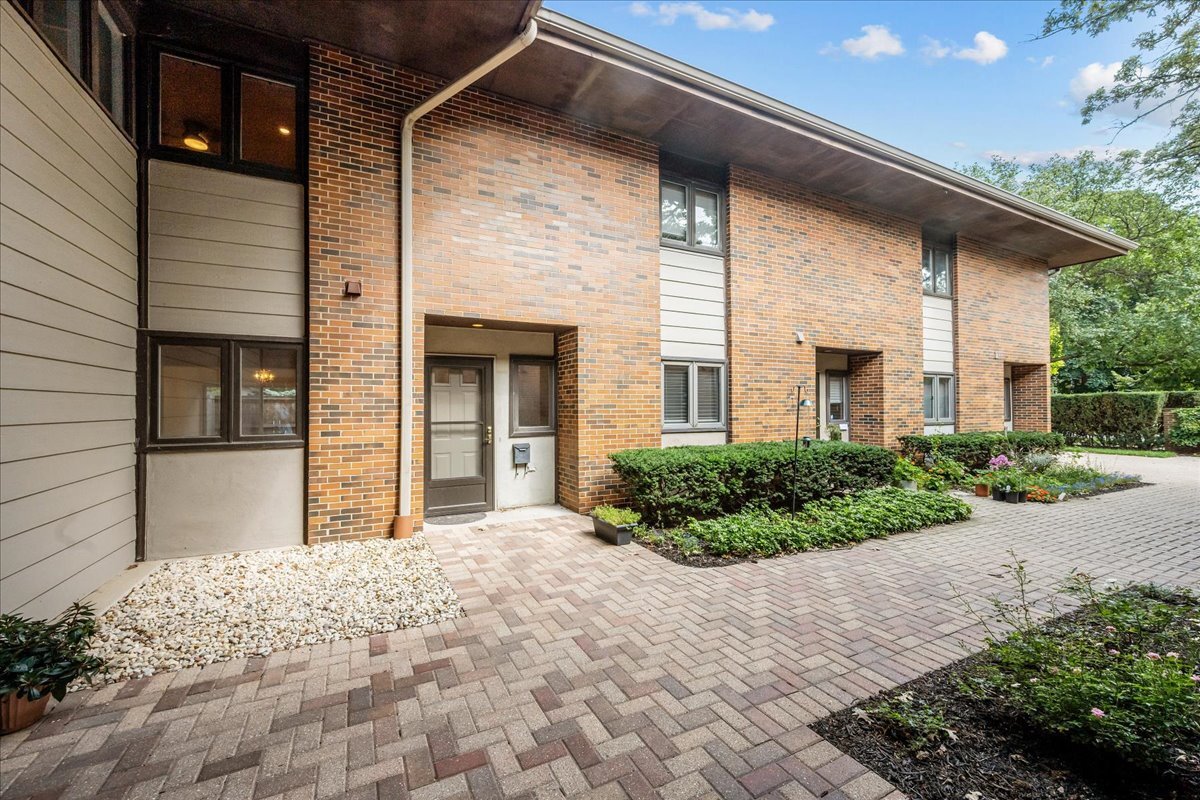 62 E Center Avenue 62