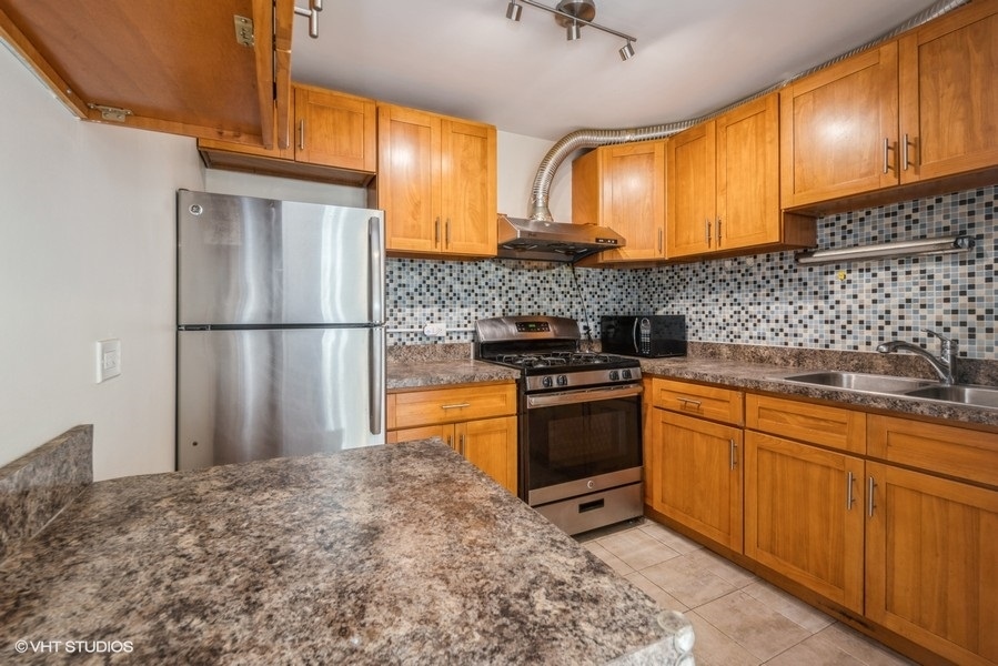 1400 E 55th Place 604S