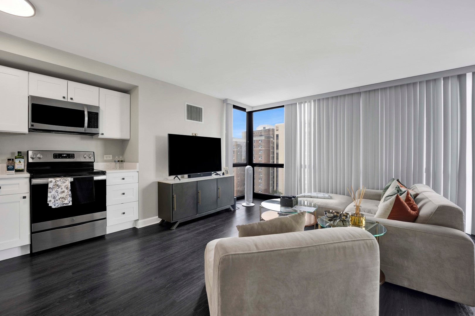 1122 N Clark Street 1402