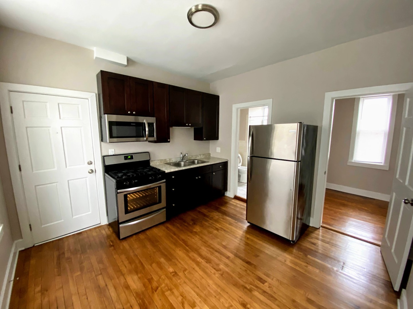 978 W 19th Street 2R