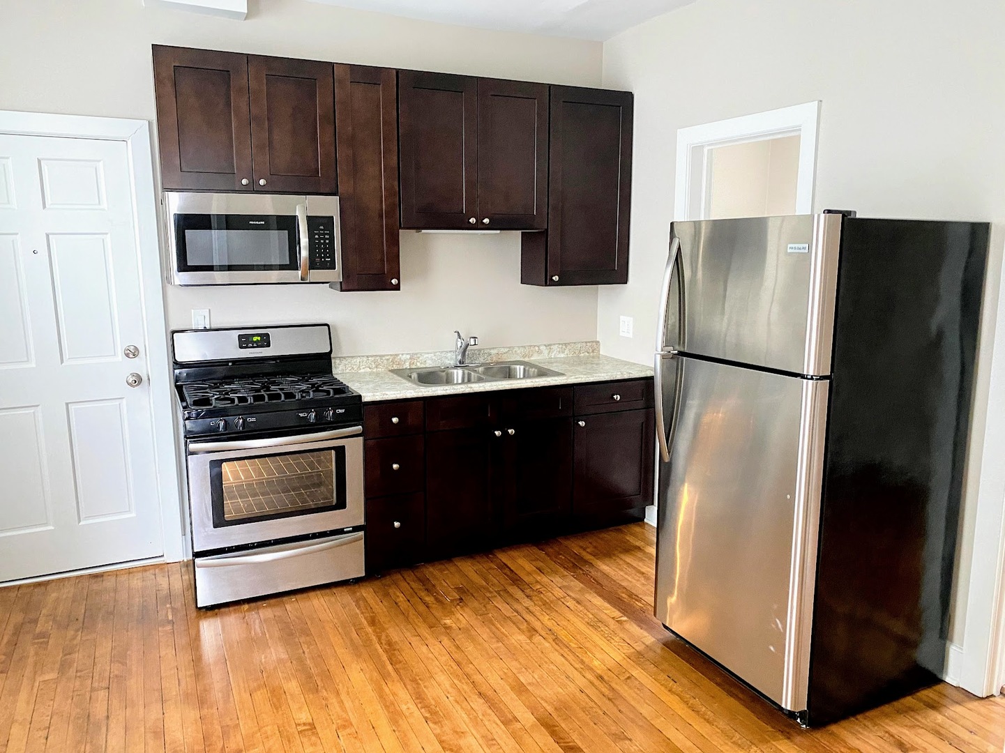 978 W 19th Street 2R