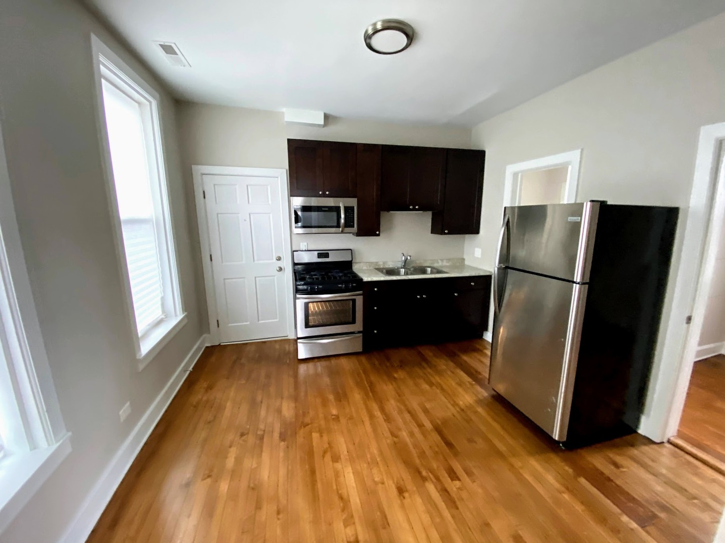 978 W 19th Street 2R