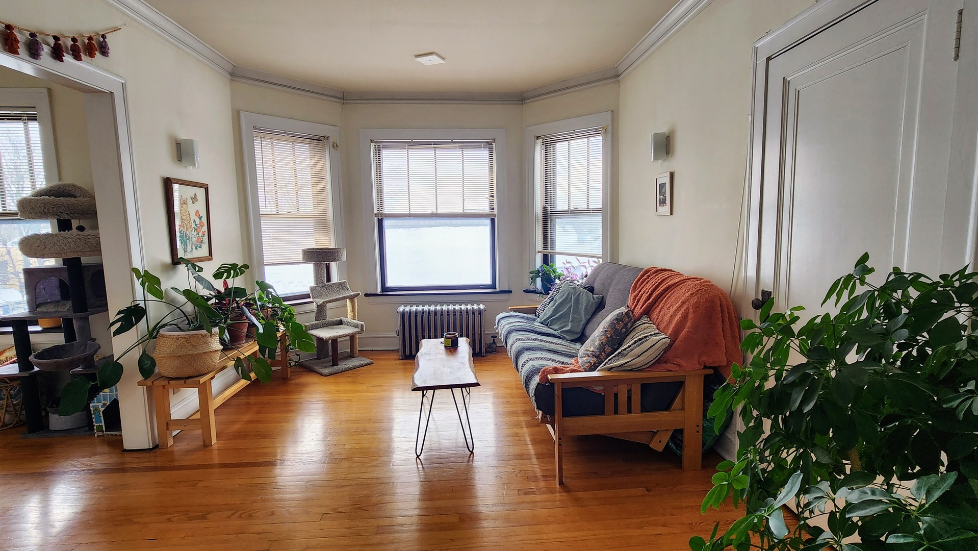 1919 W Berteau Avenue 3B