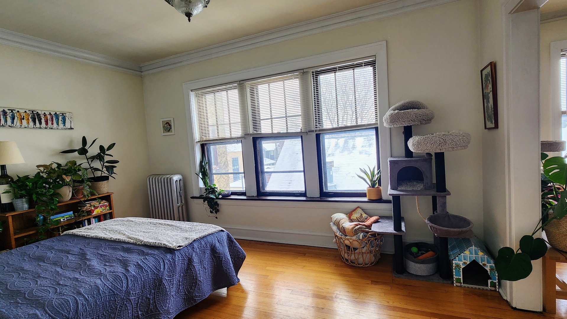 1919 W Berteau Avenue 3B