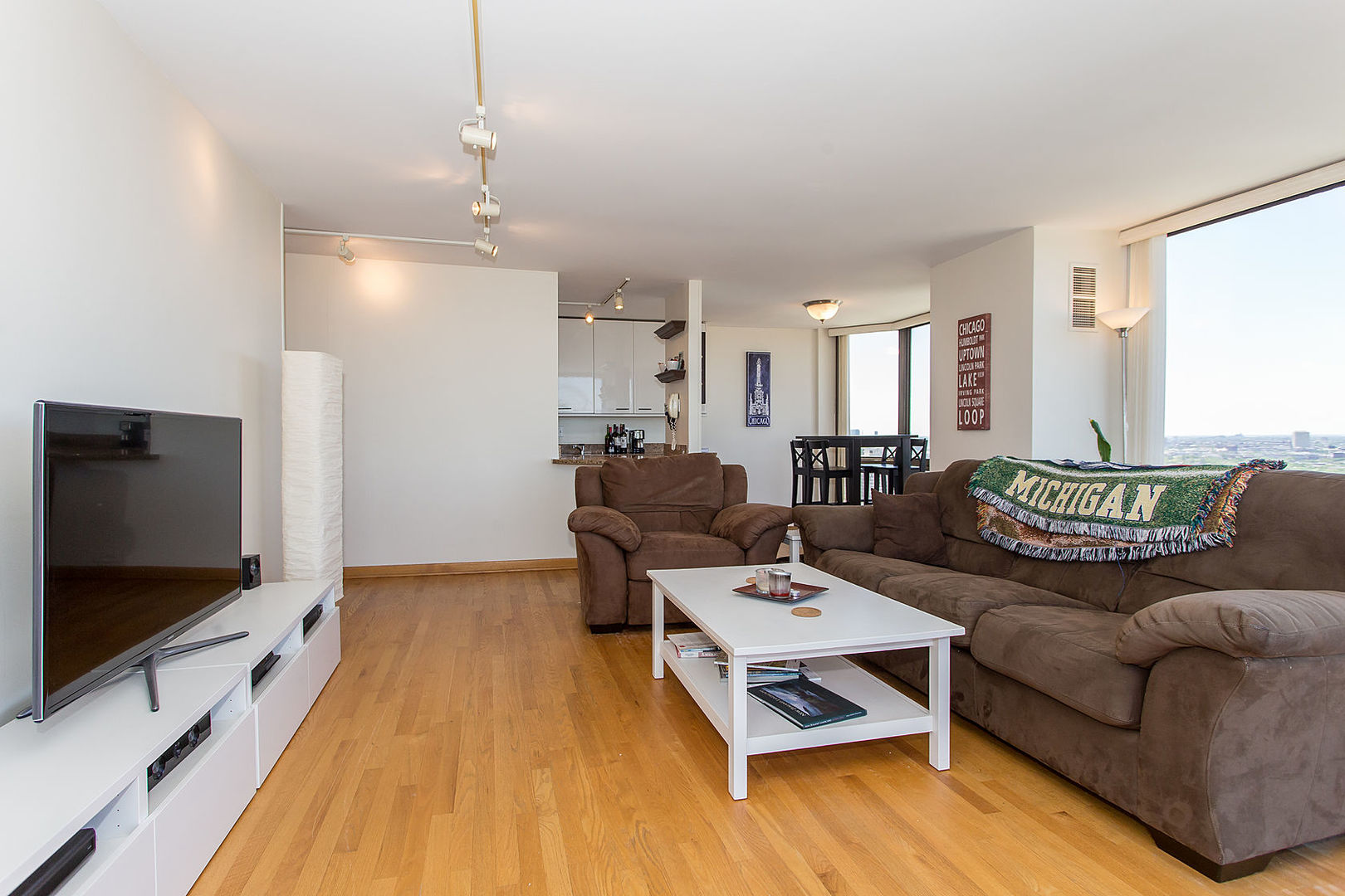 2650 N LAKEVIEW Avenue 2801