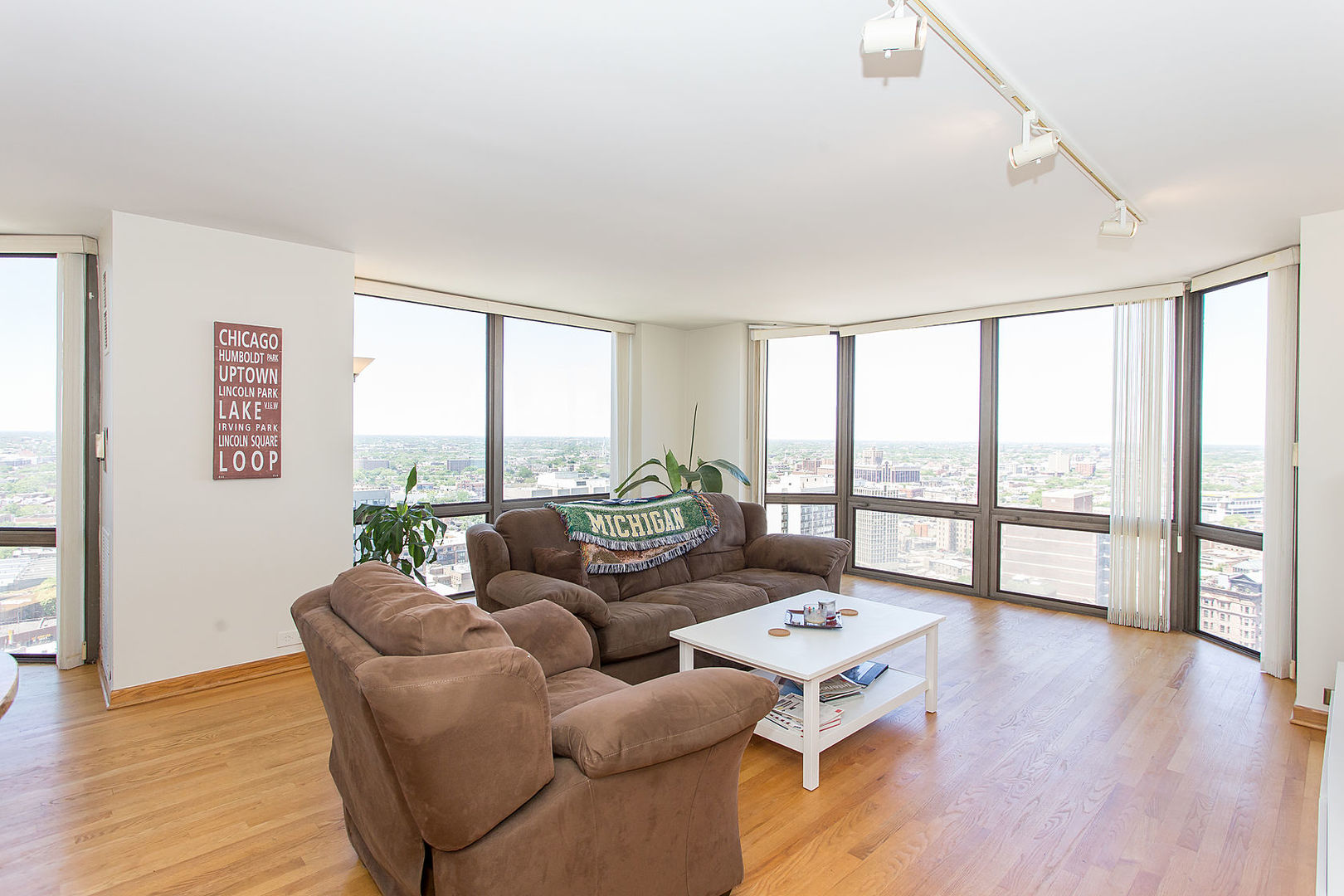 2650 N LAKEVIEW Avenue 2801