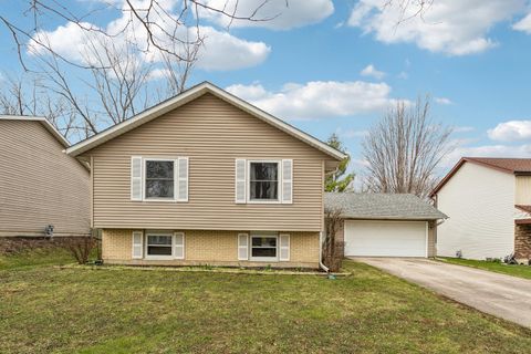 Photo of 10 S Deerpath Drive, Vernon Hills, IL 60061 (MLS # 12576033)