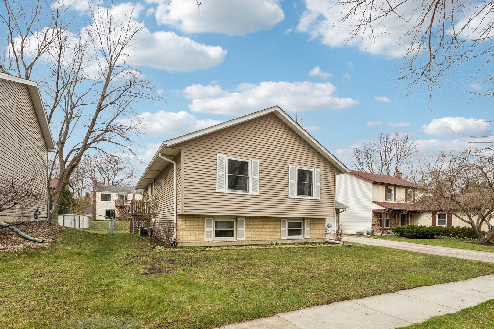 10 S Deerpath Drive