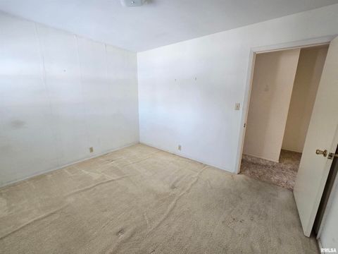 Tiny photo for 405 Easthaven Drive, Centralia, IL 62801 (MLS # EB456386)