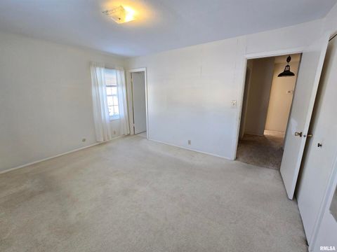 Tiny photo for 405 Easthaven Drive, Centralia, IL 62801 (MLS # EB456386)