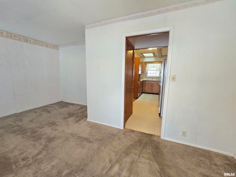 Tiny photo for 405 Easthaven Drive, Centralia, IL 62801 (MLS # EB456386)