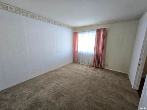 Tiny photo for 405 Easthaven Drive, Centralia, IL 62801 (MLS # EB456386)