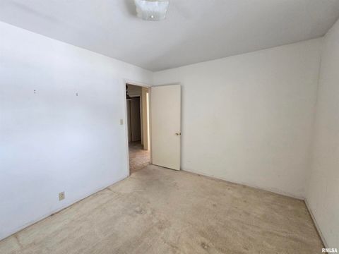 Tiny photo for 405 Easthaven Drive, Centralia, IL 62801 (MLS # EB456386)