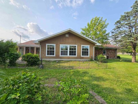 Tiny photo for 405 Easthaven Drive, Centralia, IL 62801 (MLS # EB456386)