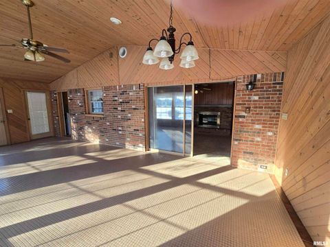 Tiny photo for 405 Easthaven Drive, Centralia, IL 62801 (MLS # EB456386)