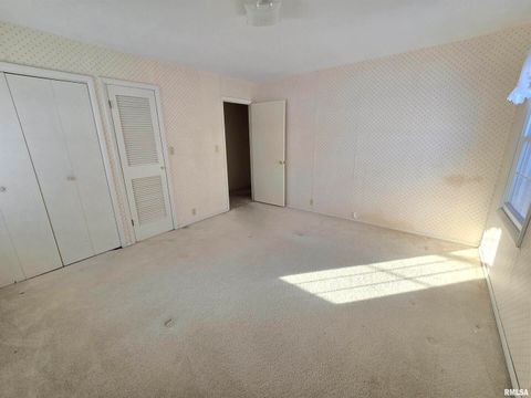 Tiny photo for 405 Easthaven Drive, Centralia, IL 62801 (MLS # EB456386)