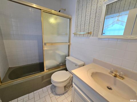 Tiny photo for 405 Easthaven Drive, Centralia, IL 62801 (MLS # EB456386)