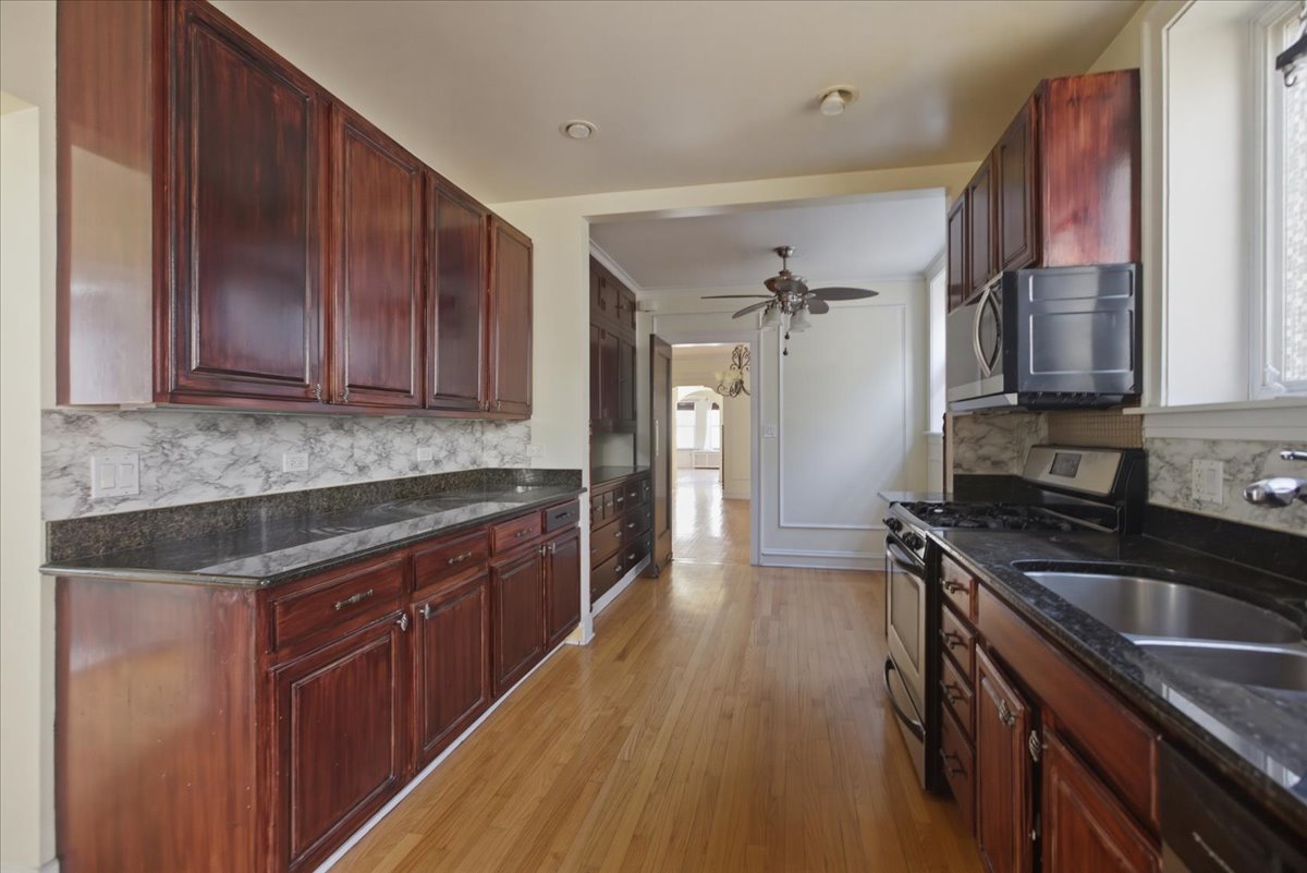 7409 N Claremont Avenue 1