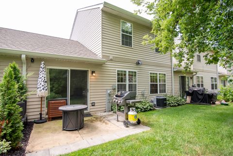 Tiny photo for 1376 W SPLIT OAK Circle, Round Lake Beach, IL 60073 (MLS # 12410949)