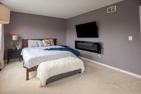 Tiny photo for 1376 W SPLIT OAK Circle, Round Lake Beach, IL 60073 (MLS # 12410949)