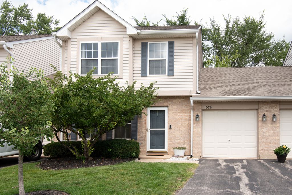 Photo for 1376 W SPLIT OAK Circle, Round Lake Beach, IL 60073 (MLS # 12410949)