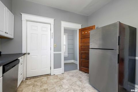 Tiny photo for 252 W 29th Street, Davenport, IA 52803 (MLS # 12571868)