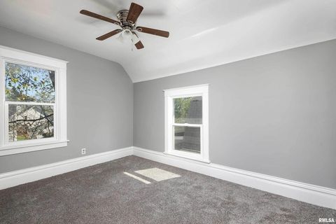 Tiny photo for 252 W 29th Street, Davenport, IA 52803 (MLS # 12571868)