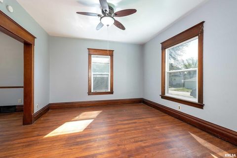 Tiny photo for 252 W 29th Street, Davenport, IA 52803 (MLS # 12571868)