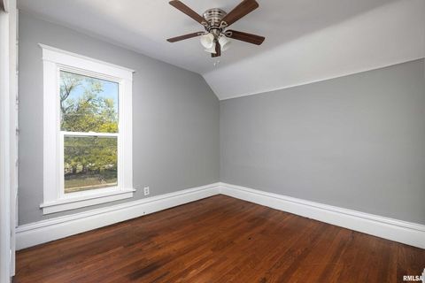 Tiny photo for 252 W 29th Street, Davenport, IA 52803 (MLS # 12571868)