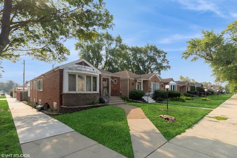 Tiny photo for 8801 S CLYDE Avenue, Chicago, IL 60617 (MLS # 12429099)