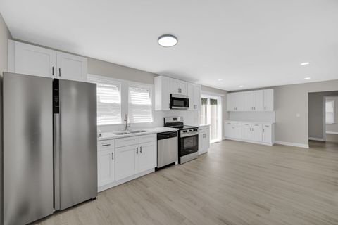 Tiny photo for 211 Independence Avenue, Joliet, IL 60433 (MLS # 12627421)