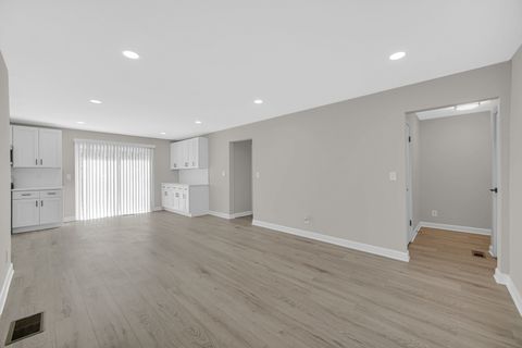 Tiny photo for 211 Independence Avenue, Joliet, IL 60433 (MLS # 12627421)