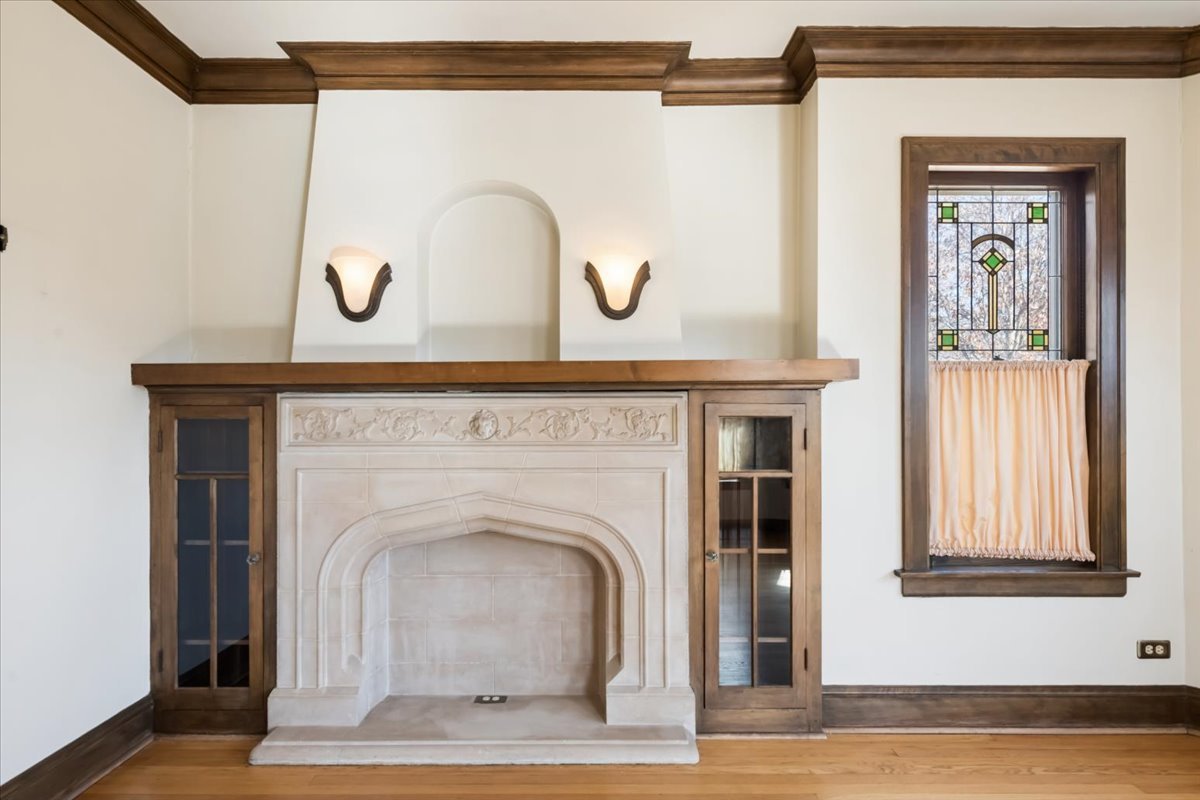 1836 N New England Avenue