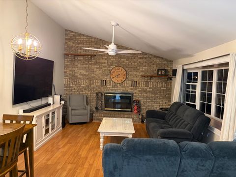 Tiny photo for 443 Diane Drive, Buffalo Grove, IL 60089 (MLS # 12498018)