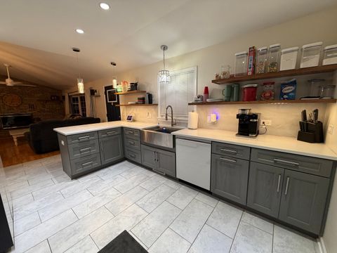 Tiny photo for 443 Diane Drive, Buffalo Grove, IL 60089 (MLS # 12498018)