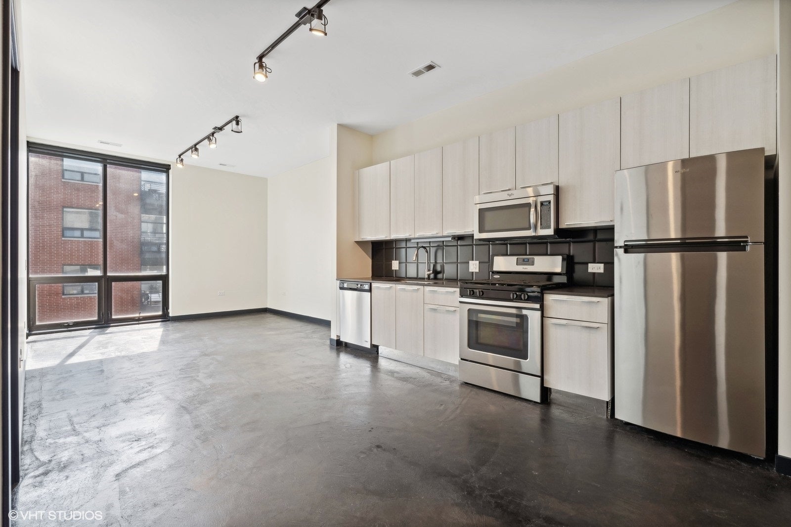 1647 N Milwaukee Avenue 404