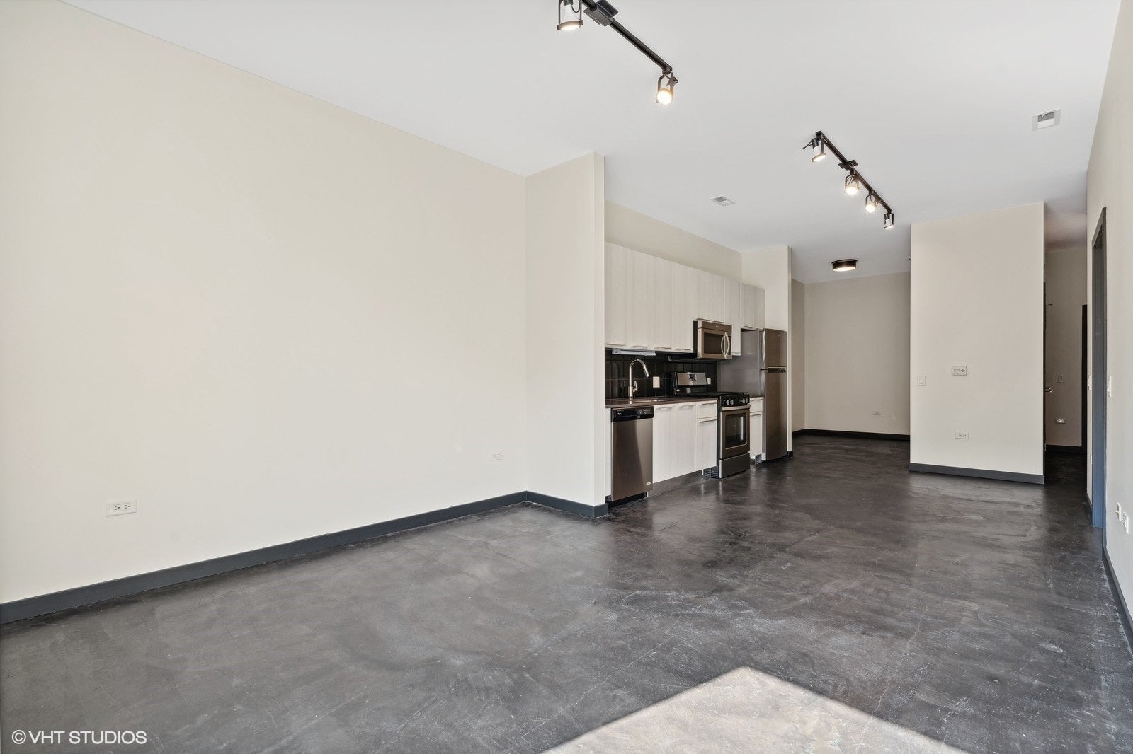 1647 N Milwaukee Avenue 404