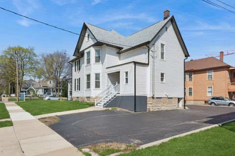 Tiny photo for 323 S Hale Street, Wheaton, IL 60187 (MLS # 12678957)