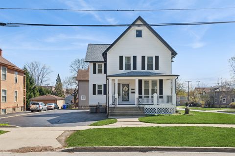 Photo of 323 S Hale Street, Wheaton, IL 60187 (MLS # 12678957)