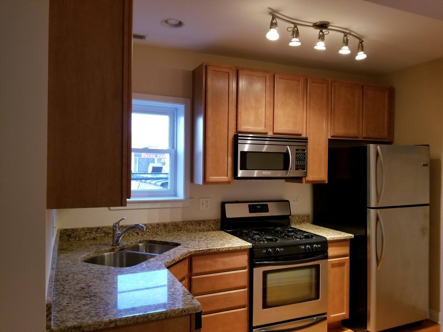 6345 N WASHTENAW Avenue 3E