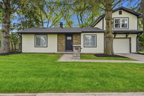 Photo of 231 Saint Marys Parkway, Buffalo Grove, IL 60089 (MLS # 12648046)