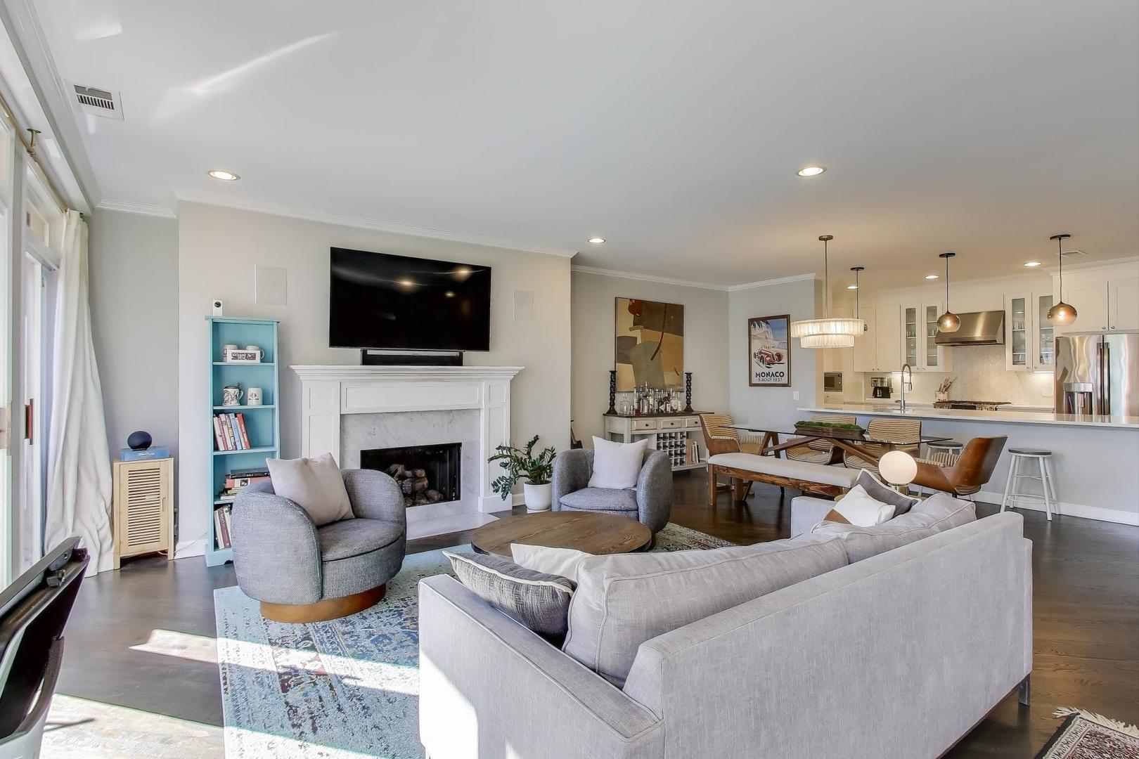 1414 N Wells Street 405