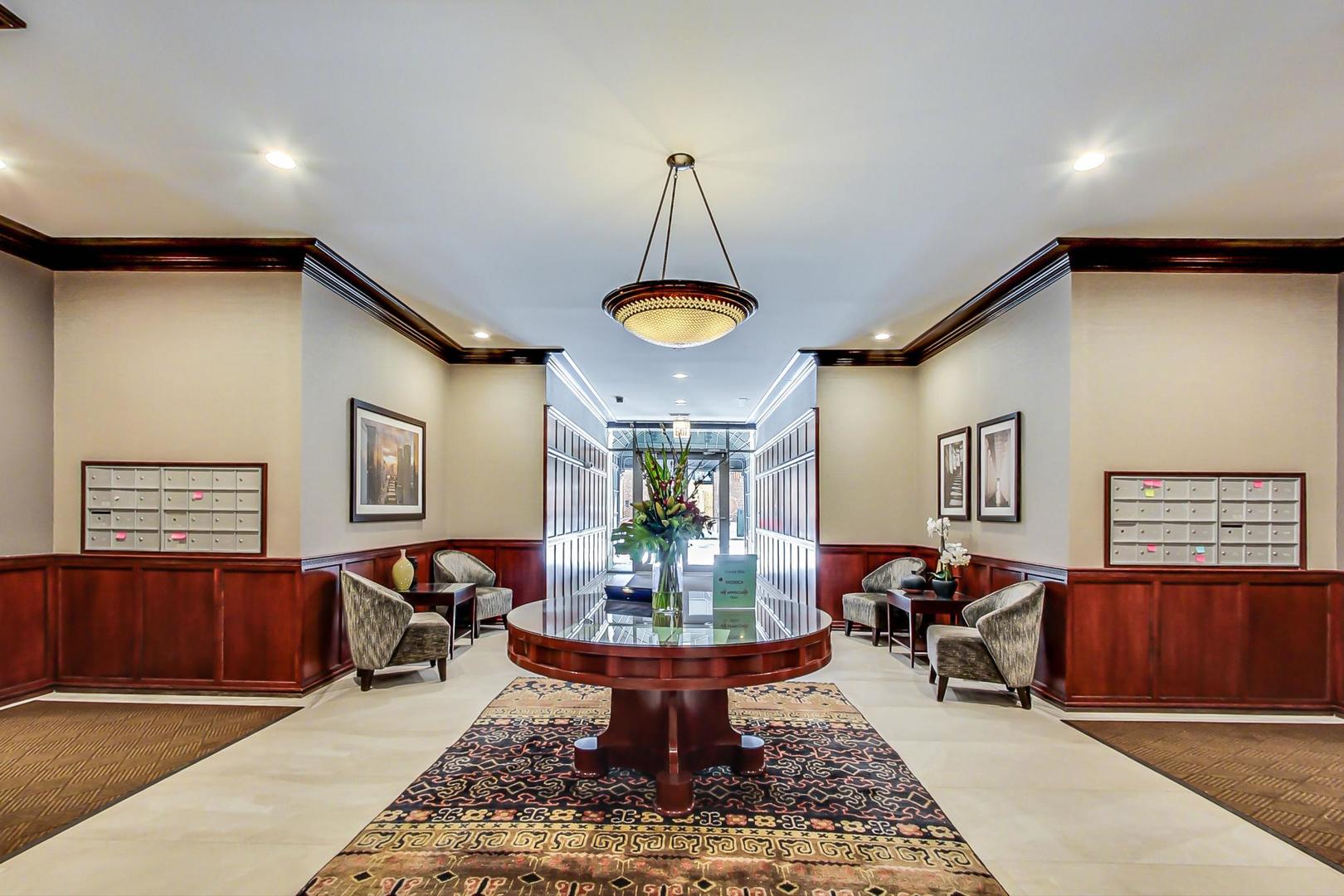 1414 N Wells Street 405
