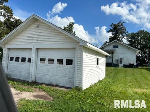 Tiny photo for 712 ROOSEVELT Avenue, Kewanee, IL 61443 (MLS # QC4264817)