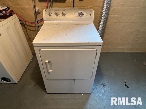 Tiny photo for 712 ROOSEVELT Avenue, Kewanee, IL 61443 (MLS # QC4264817)