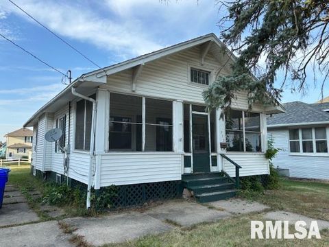 Photo of 712 ROOSEVELT Avenue, Kewanee, IL 61443 (MLS # QC4264817)